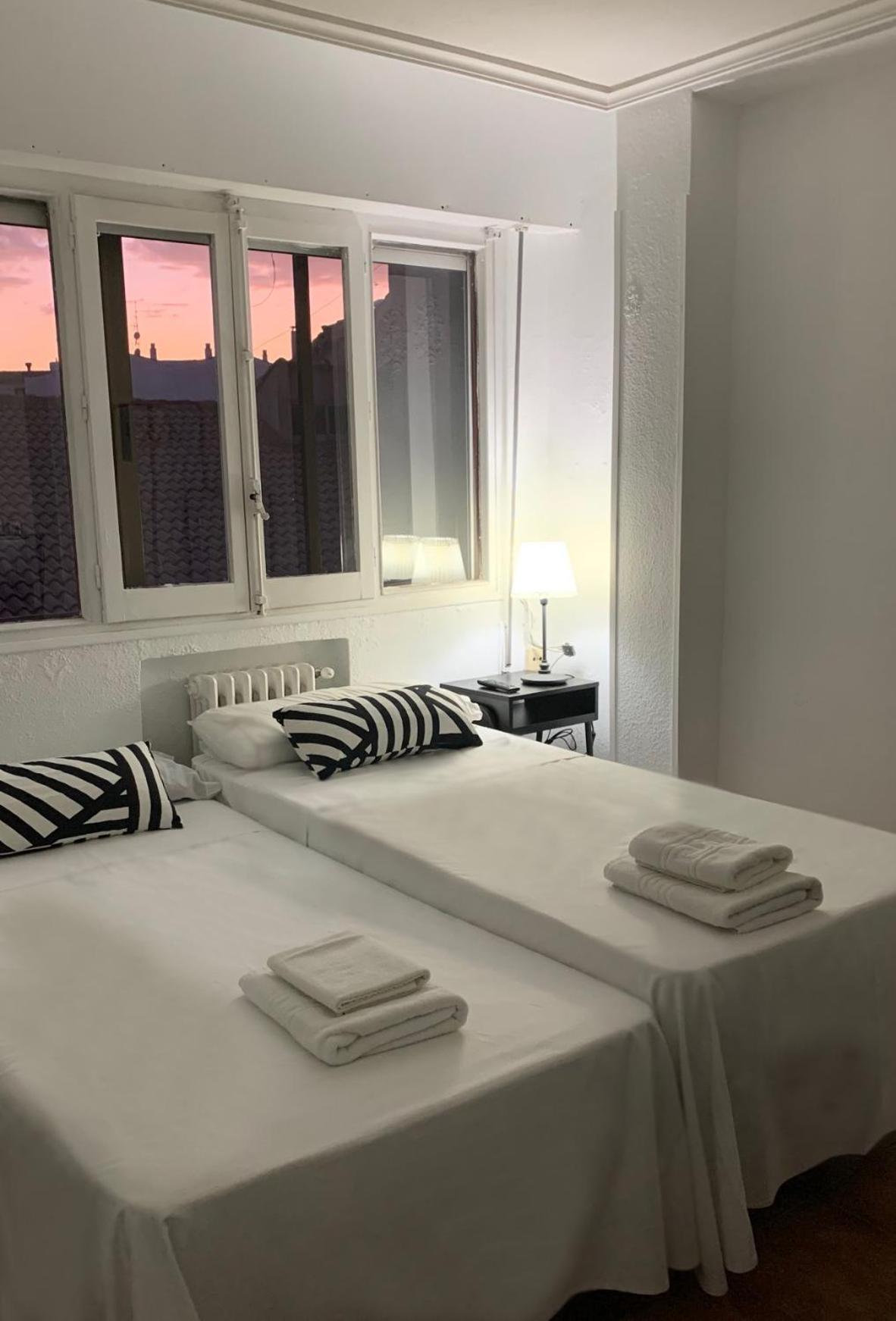 Hotel Y Restaurante Puerta De Aranda Aranda de Duero Kültér fotó